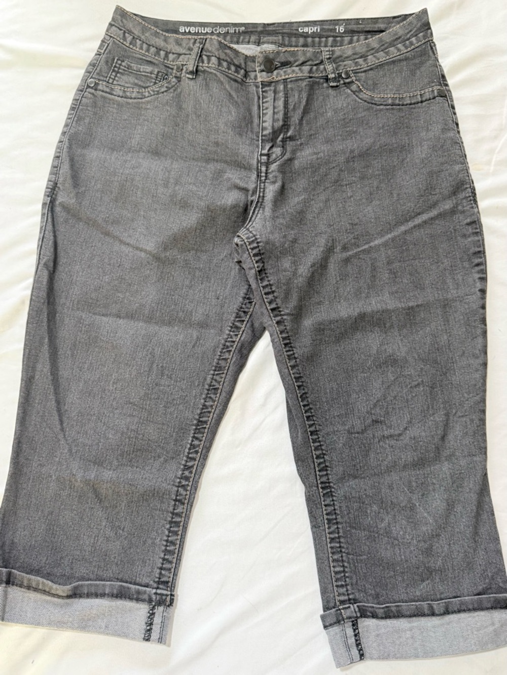 Avenue Denim black Dark Gray Capri Jeans size 16